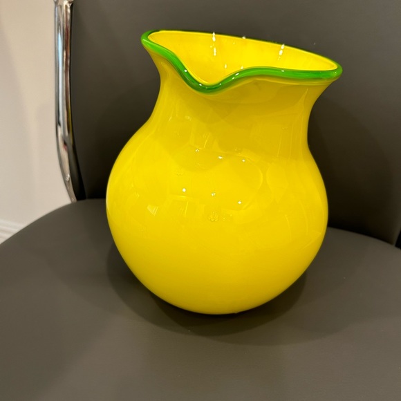 Vintage Vibrant Yellow Beverage Pitcher 7 1/4” H w/an Opening Diam. of 5 1/4”. - Picture 4 of 8